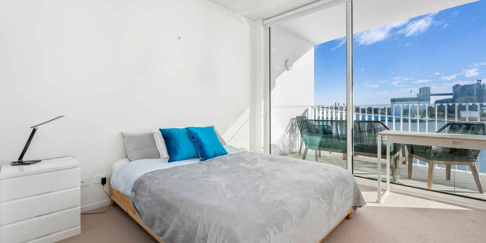 306/23 Honeysuckle Drive Newcastle