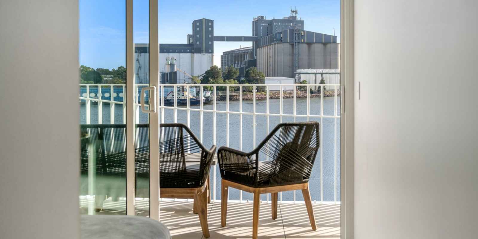 306/23 Honeysuckle Drive Newcastle