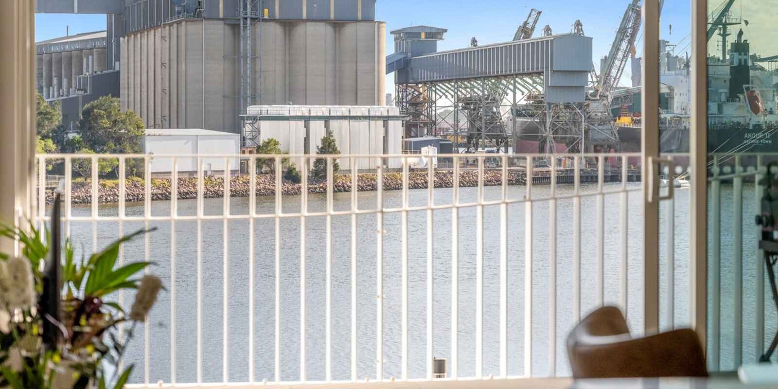 306/23 Honeysuckle Drive Newcastle