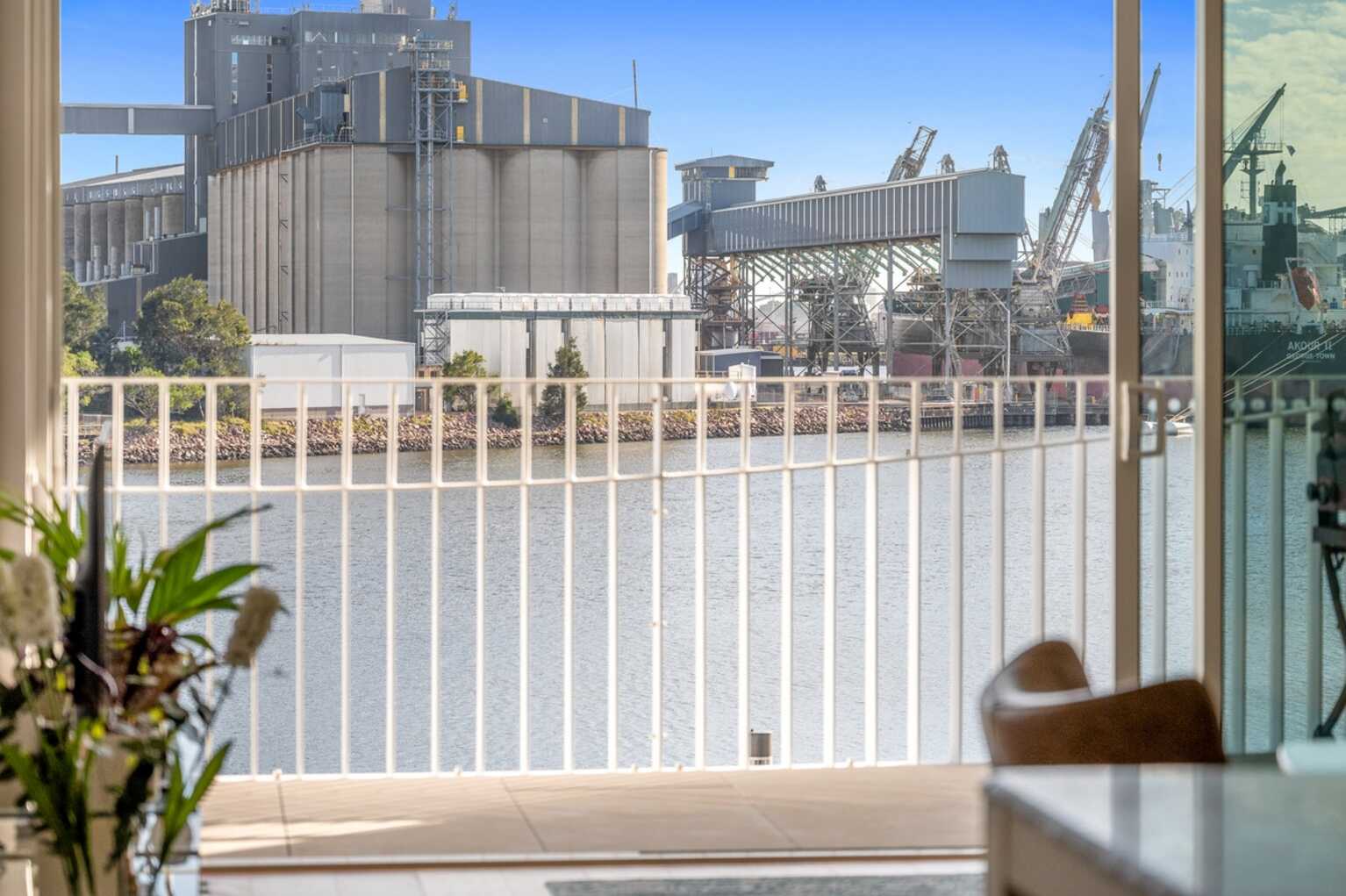 306/23 Honeysuckle Drive Newcastle