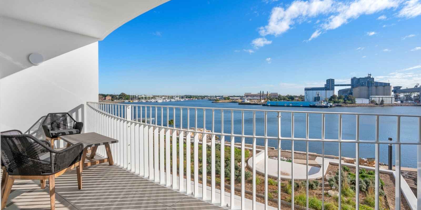 306/23 Honeysuckle Drive Newcastle