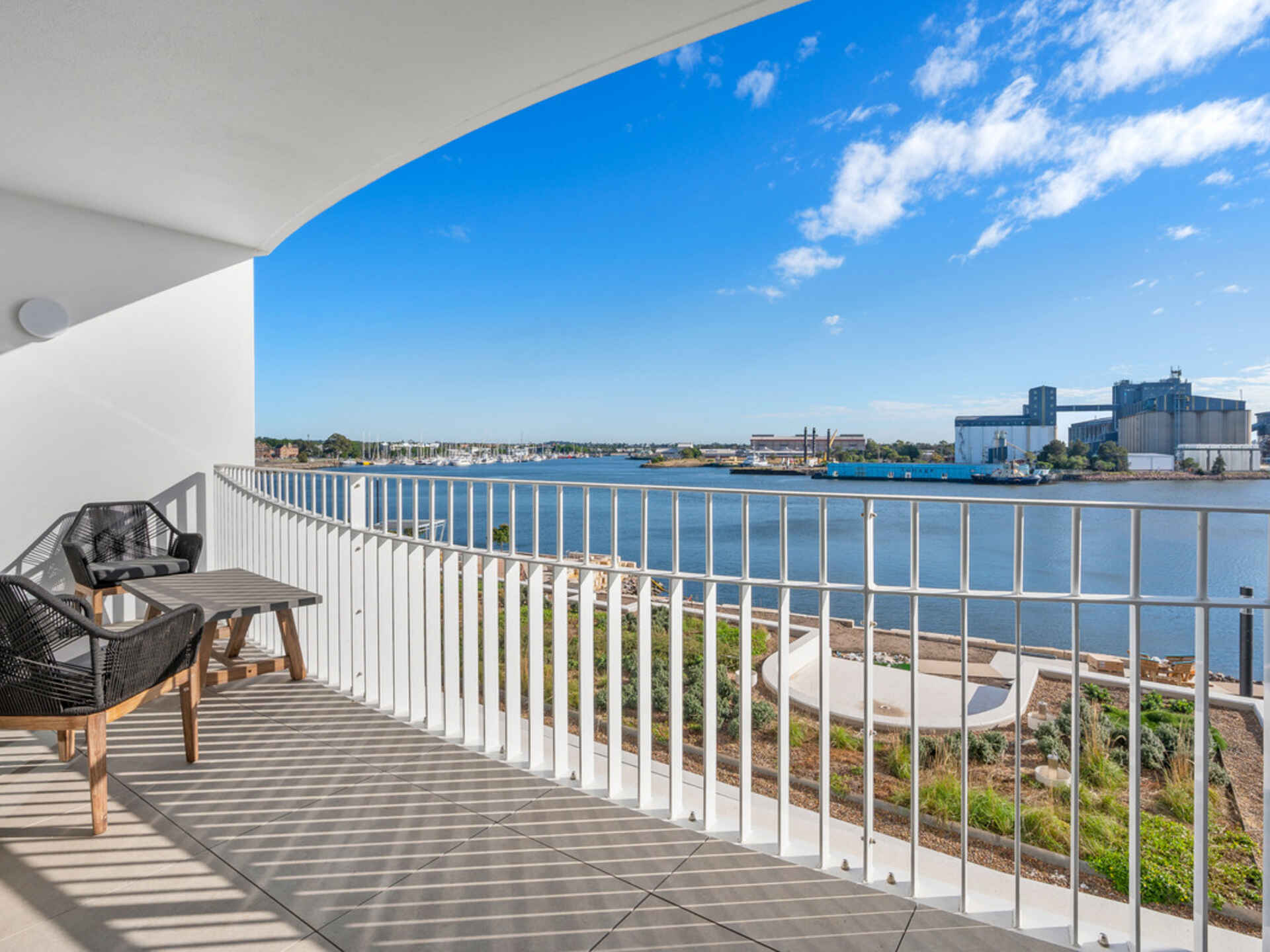 306/23 Honeysuckle Drive Newcastle