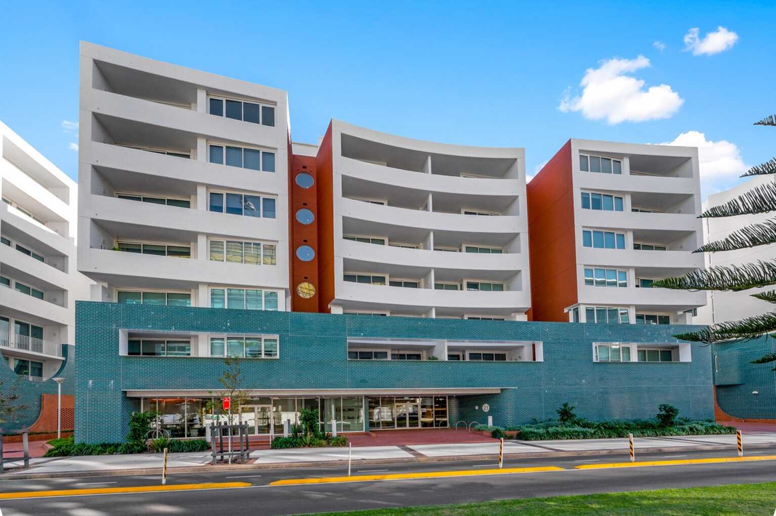 306/23 Honeysuckle Drive Newcastle