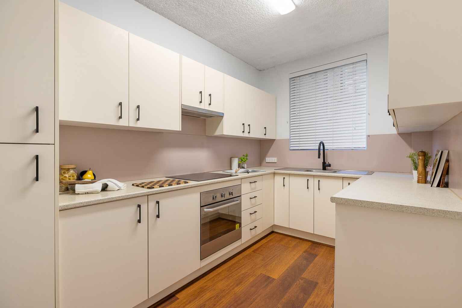 1/6 Scenic Drive Merewether 1/6 Scenic Drive Merewether